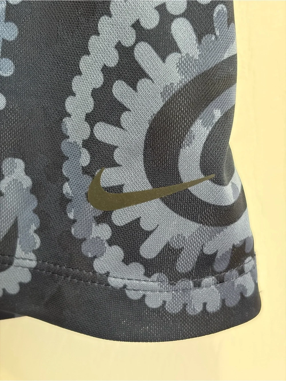 Nike Women’s Sleeveless Paisley V-Neck Golf Top - Navy/Light Blue